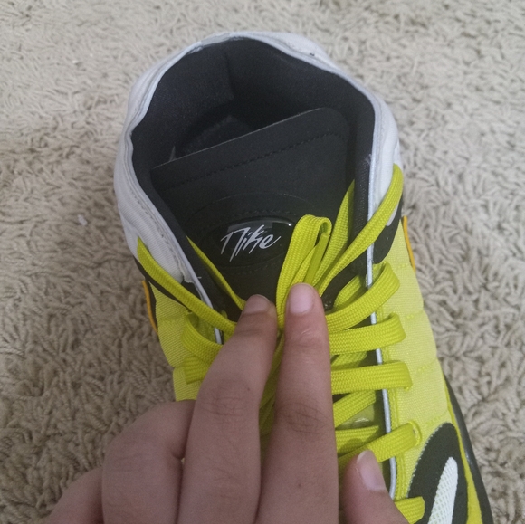 Nike G.T. Hustle 2 Basketball Shoes - Picture 7 of 7